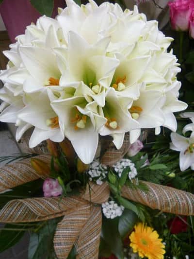 Bouquet de lirios blancos