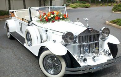 olls Royce con decoración floral para boda