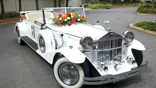 olls Royce con decoración floral para boda
