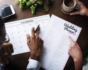 ¿Qué función tiene una wedding planner?